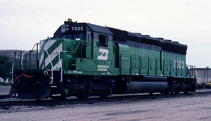 BN 7023 - SD40-2 b.jpg